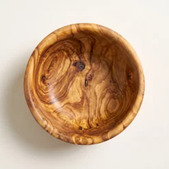Vue de dessus du saladier à bord régulier en bois d’olivier de 28 cm