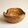 Grand saladier rustique en bois d’olivier de 28 cm avec bord naturel