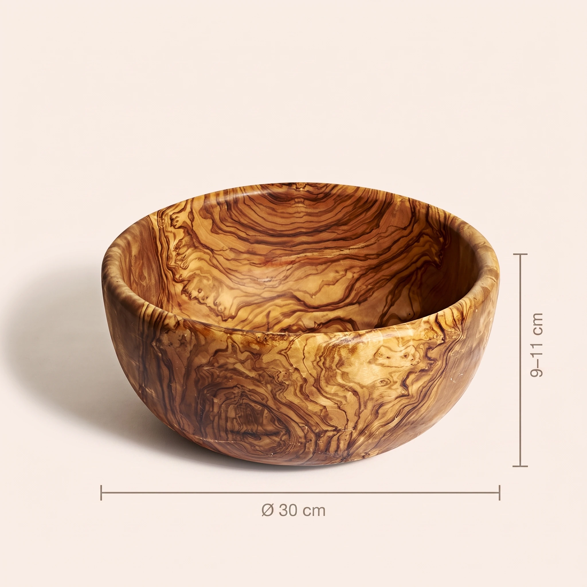 Dimensions du saladier régulier en bois d’olivier : diamètre 30 cm et hauteur 9 à 11 cm