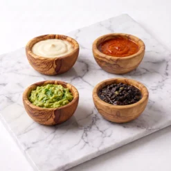 Set de 4 petits bols en bois d’olivier avec quatre sauces