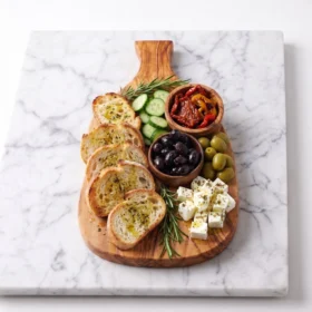 Planche à charcuterie en olivier avec manche