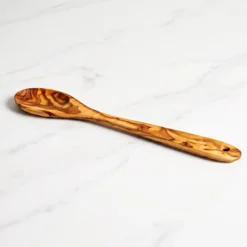 Cuillère en bois d’olivier de 30 cm sur marbre blanc