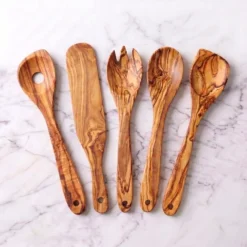 Les cinq ustensiles en bois d'olivier du Set